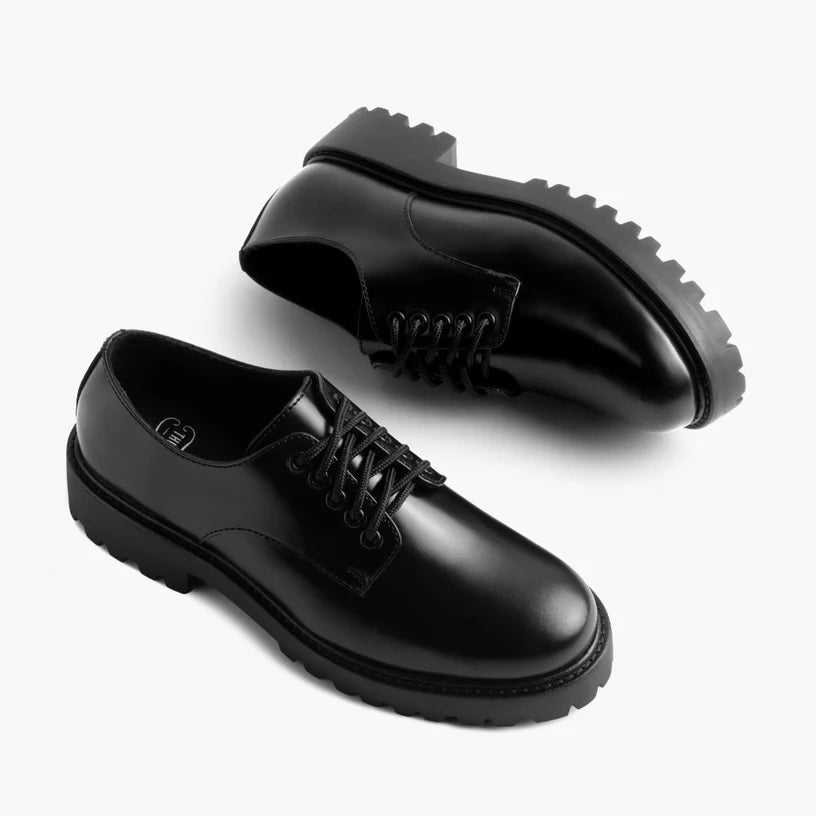 The Renegade Oxford-Chaussures noire à semelle crantée pour Femmes