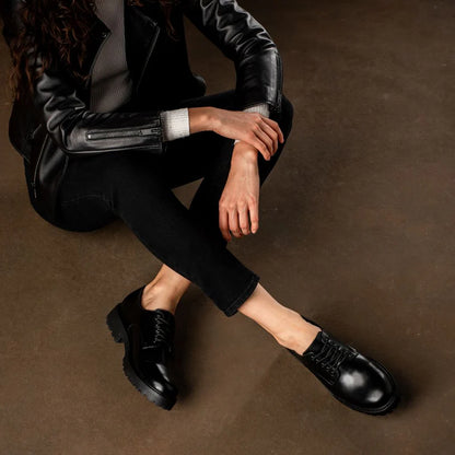 The Renegade Oxford-Chaussures noire à semelle crantée pour Femmes